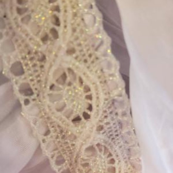 Gorgeous JACKIE JON NEW YORK Elegant Ruffled Blouse, size 8 - Picture 4 of 6